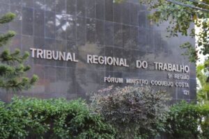 indenização por atestado médico falso