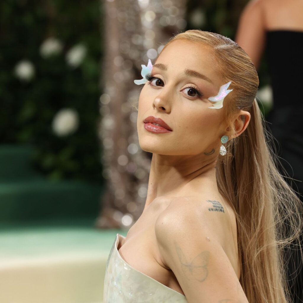 Ariana Grande pausa na carreira