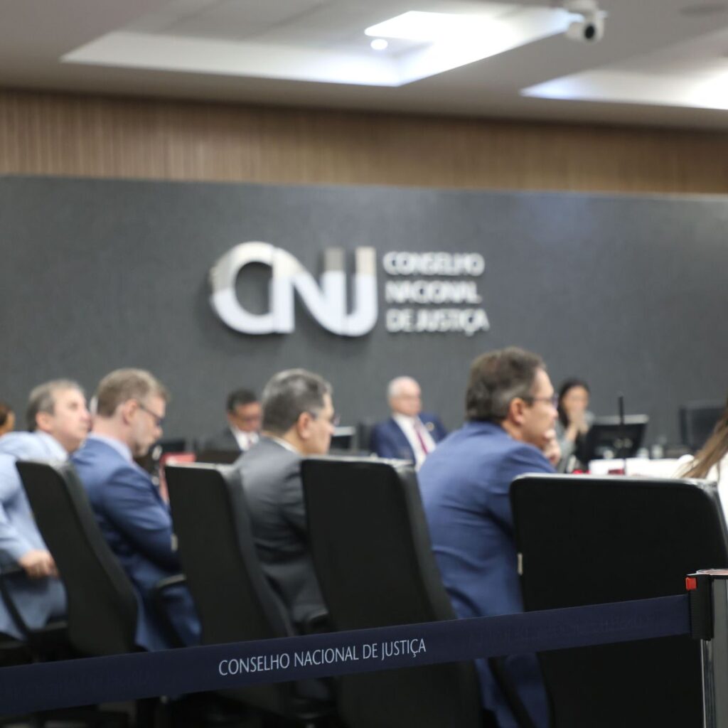 CNJ pune desembargadores do TRF4