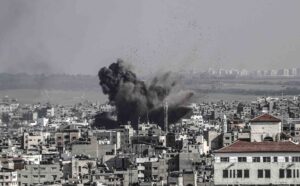 Ataques aéreos israelenses em Gaza matam três palestinos, incluindo criança de 4 anos