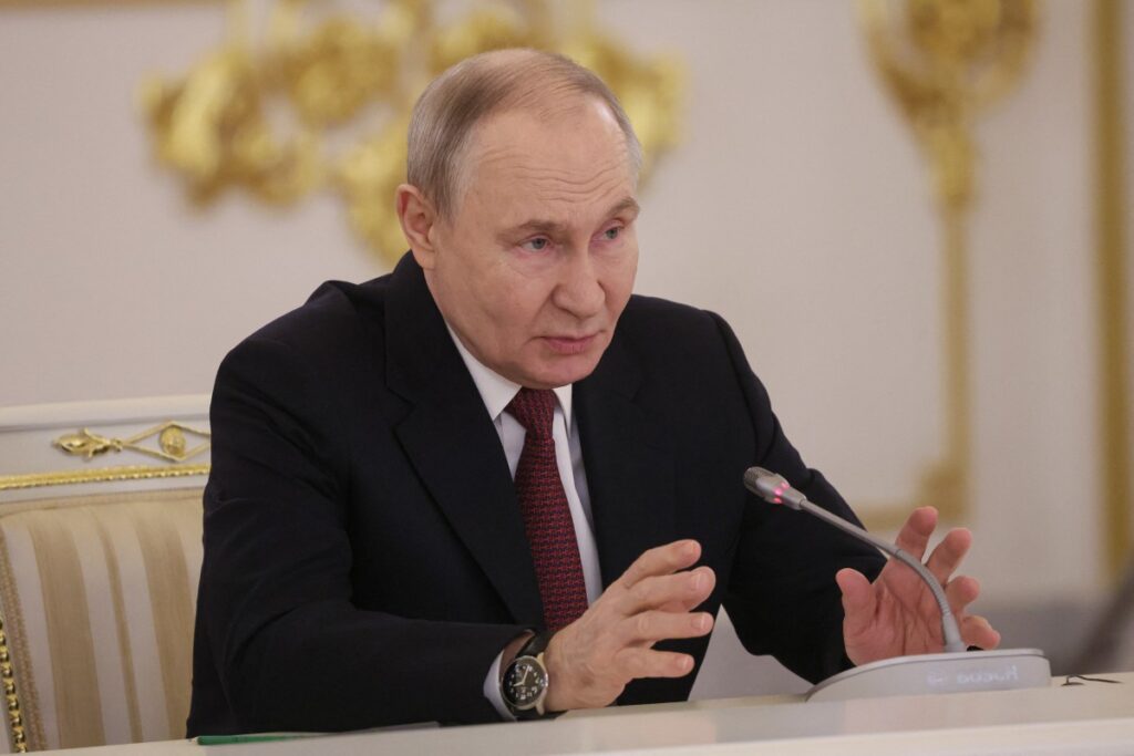 Rússia sinaliza possível confronto direto com Reino Unido após ataques com drones