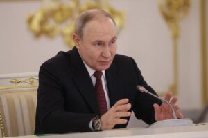 Rússia sinaliza possível confronto direto com Reino Unido após ataques com drones