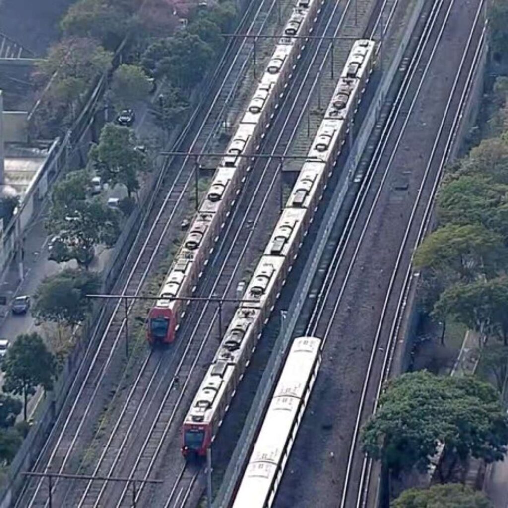 greve nas linhas 11-Coral, 12-Safira e 13-Jade